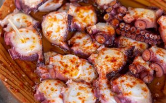 Ration de Pulpo A Feira, recette galicienne typique pour la cuisson de la poulpe.