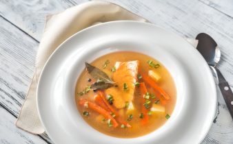 Portion de soupe de saumon