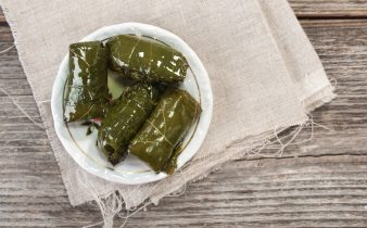 Des feuilles de vigne farcies avec du riz