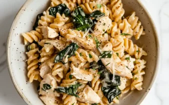 One-pot pâtes au poulet et légumes prêt en 20 minutes